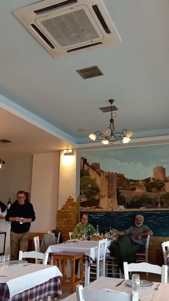 Odyssia_Néo Rýsi_slider_image_2