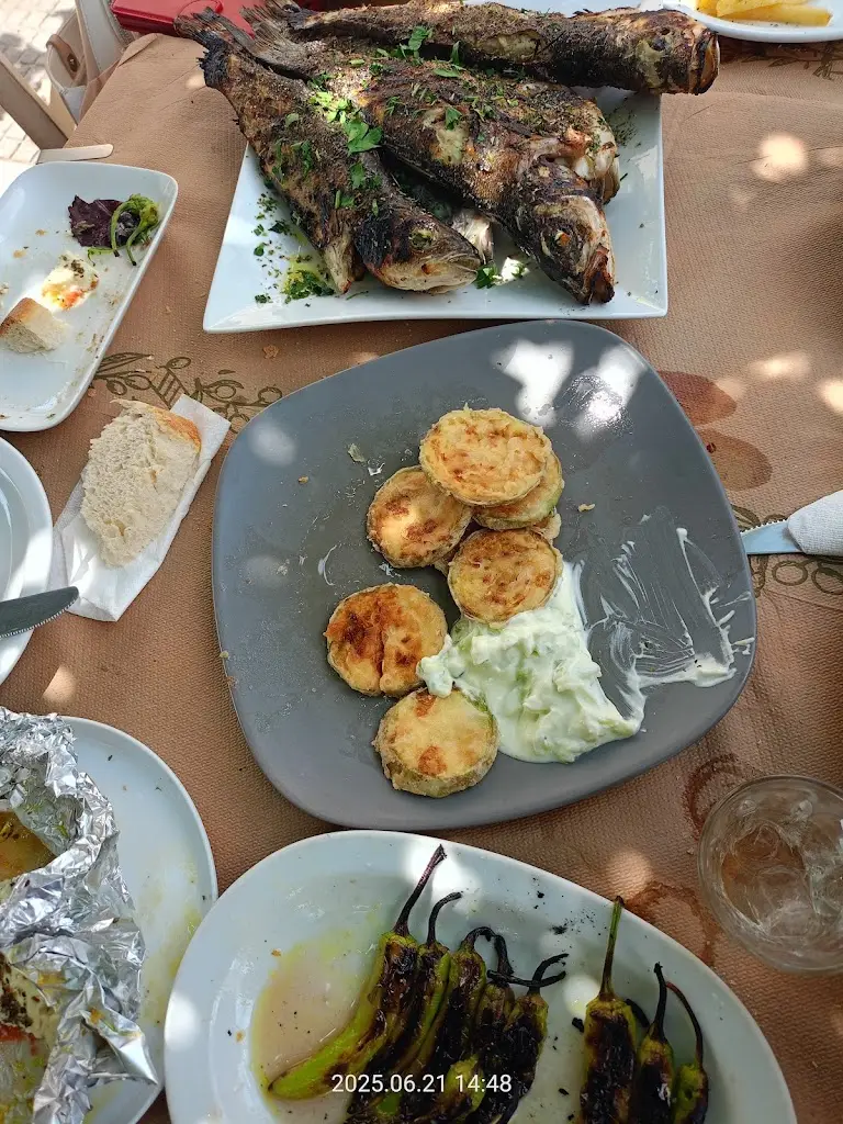 ουζερί Κωνσταντίνος_Néo Soúli_slider_image_1