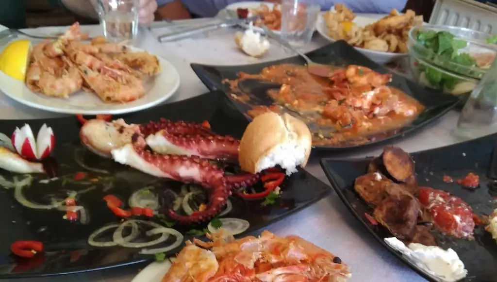 ουζερί Κωνσταντίνος_Néo Soúli_slider_image_3