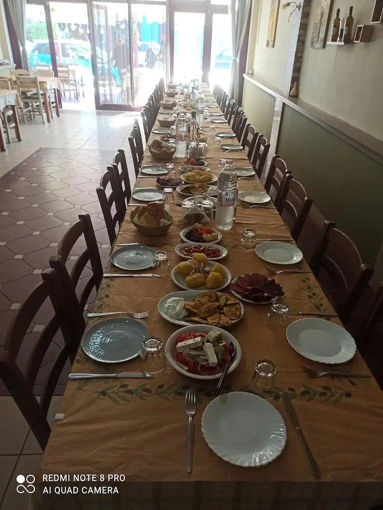 Ταβέρνα Τ'αλλιώτικα Τόλης_Néo Soúli_slider_image_1