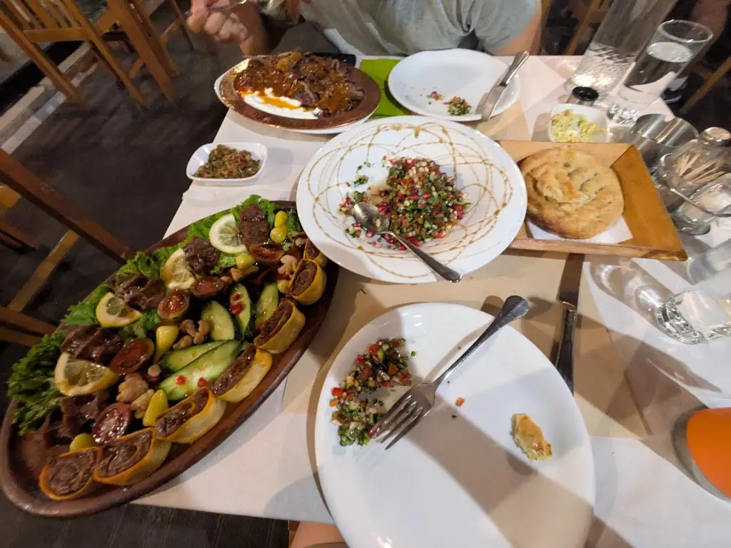 Gabrielle Robertson_Konak Restaurant_Dhafní_Bewertung