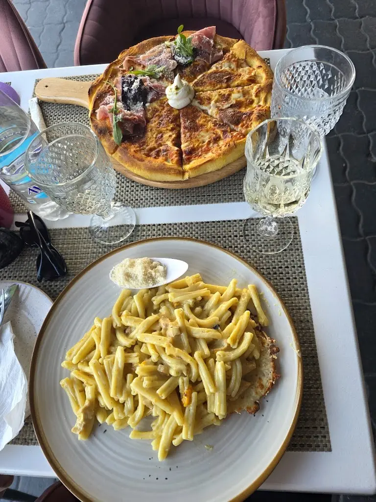 Mari Tsiokos_Tucan Pizza Βar Restaurant_Néos Marmarás_Bewertung