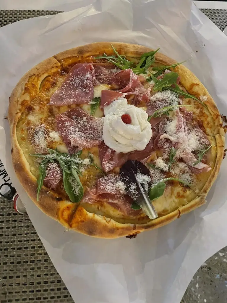 Lazar Mijailovic_Tucan Pizza Βar Restaurant_Néos Marmarás_Bewertung