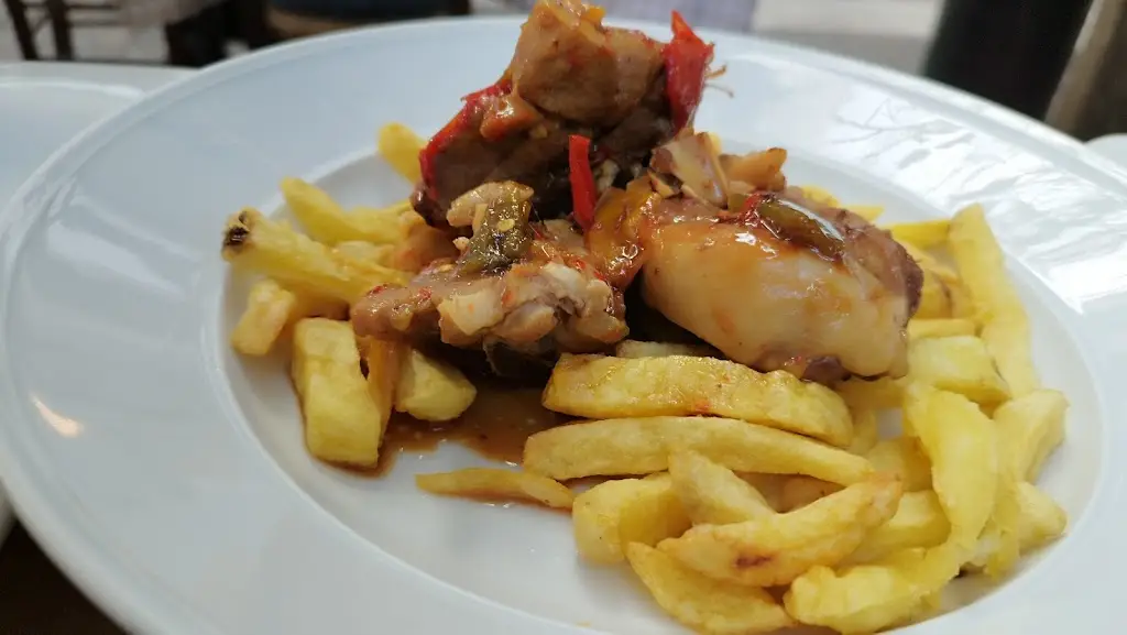 Aviv Aharon_Katafigio_Dhafní_review