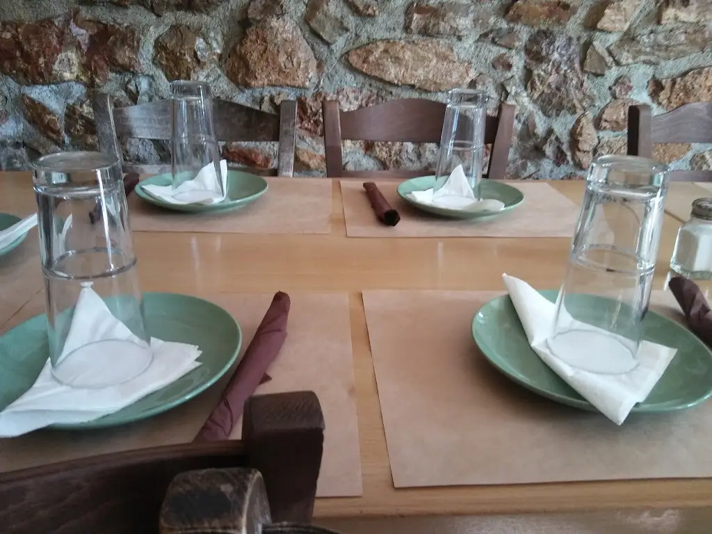 Katafigio Restaurant in Dhafní