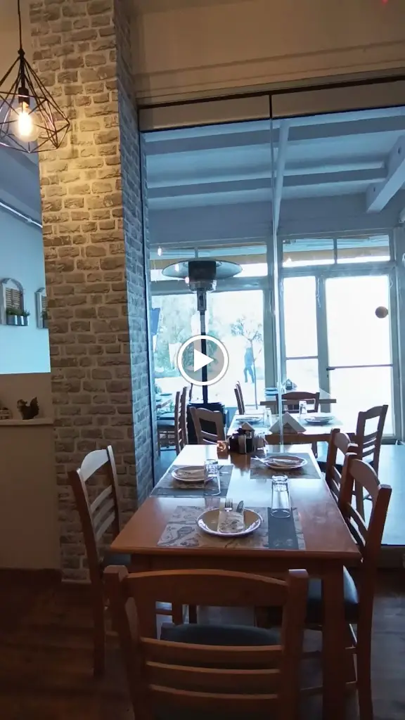 Thes meze_Néoi Epivátes_slider_image_2