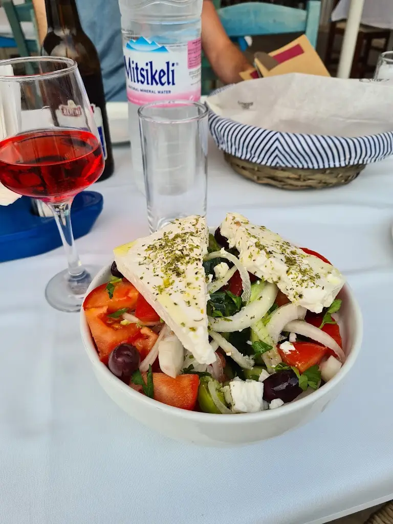 Menü_Μεζέ από την Πόλη_Néoi Epivátes_Bild_5