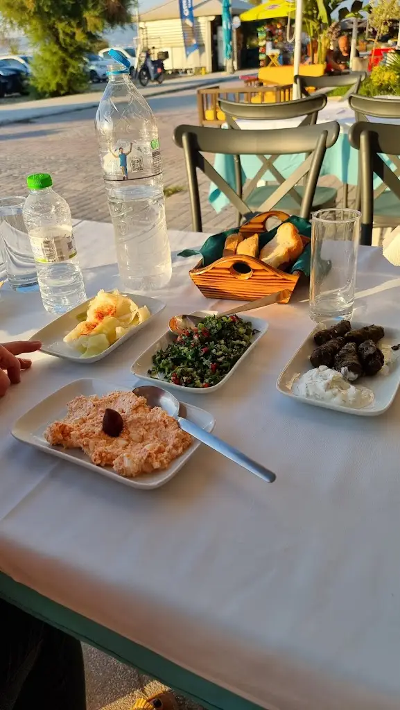 Resv_Μεζέ από την Πόλη_Néoi Epivátes_Bewertung