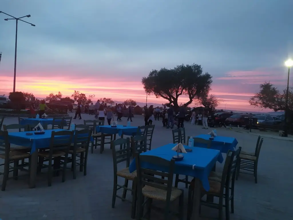 Μεζέ από την Πόλη Restaurant in Néoi Epivátes