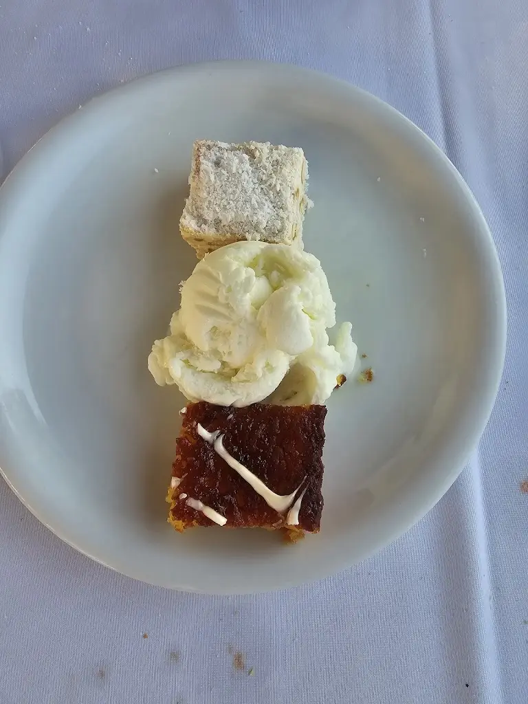 Jamil Younes_Ostrako Ψαροταβέρνα_Néoi Epivátes_review