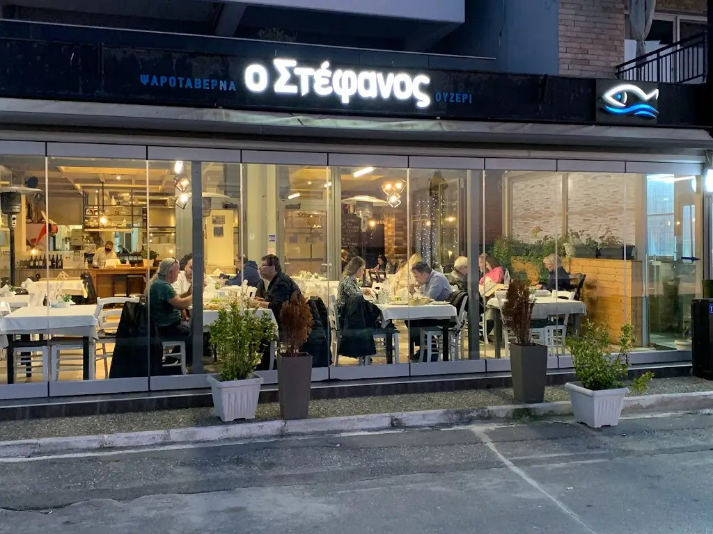 Stefanos Restaurant in Néoi Epivátes