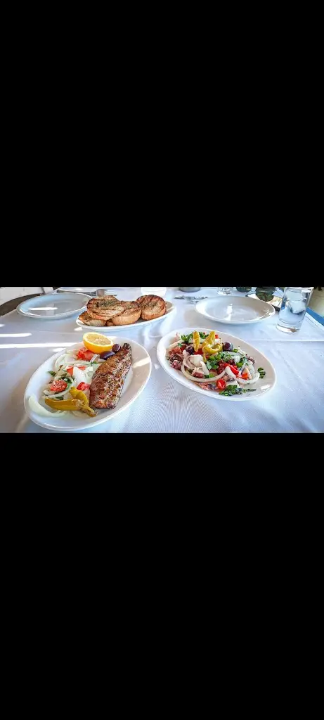 Αχ! Νίκο, Αχ! - Ουζερί_Néoi Epivátes_slider_image_2