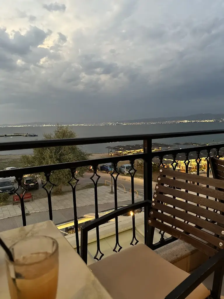 Prodromos Peios_Tramonto Cafe Lounge Bar_Néoi Epivátes_review