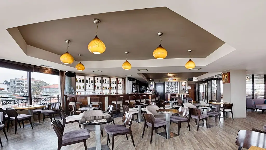 Tramonto Cafe Lounge Bar ristorante a Néoi Epivátes