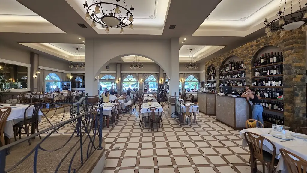 Anestis Steakhouse_Néoi Epivátes_slider_image_3