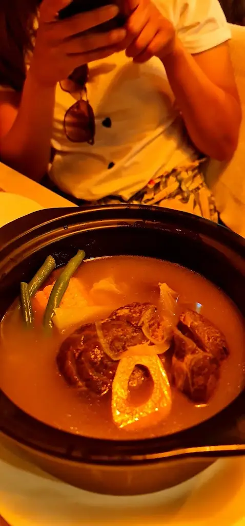 Kiril Georgiev_Alexandros Cafe Restaurant Bar_Níkiti_reseña