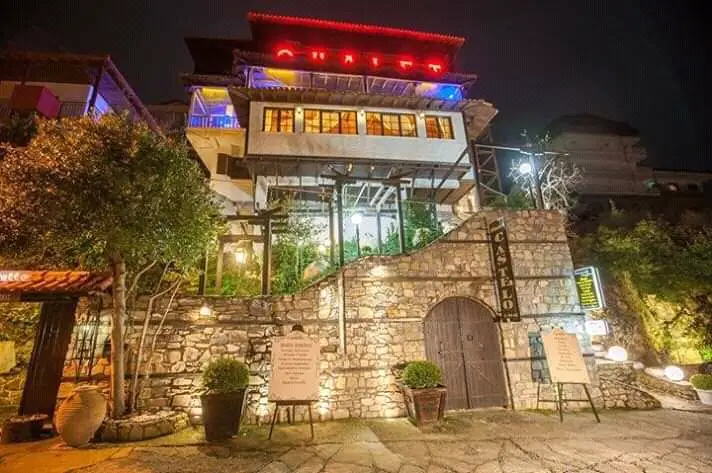 Chalet Castello Restaurant in Aghios Panteleímon