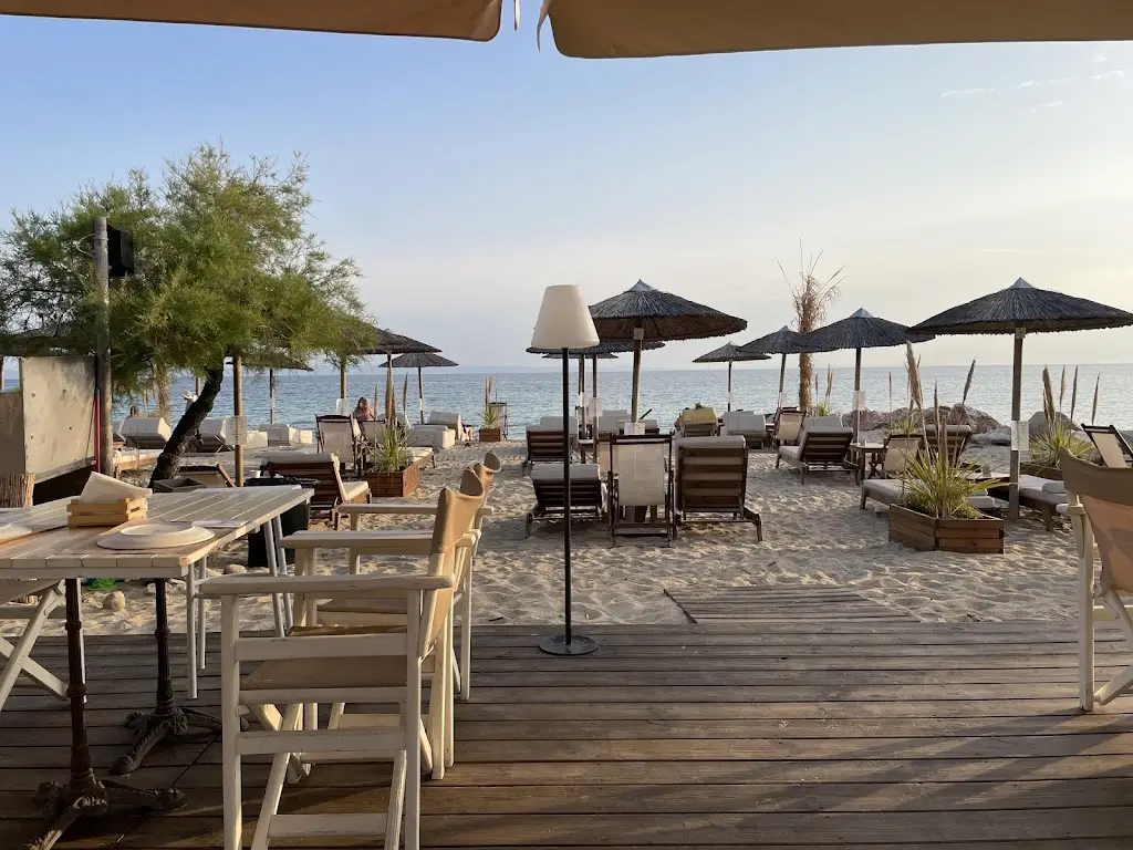 AVRA Restaurant Beach Bar Restaurant in Níkiti