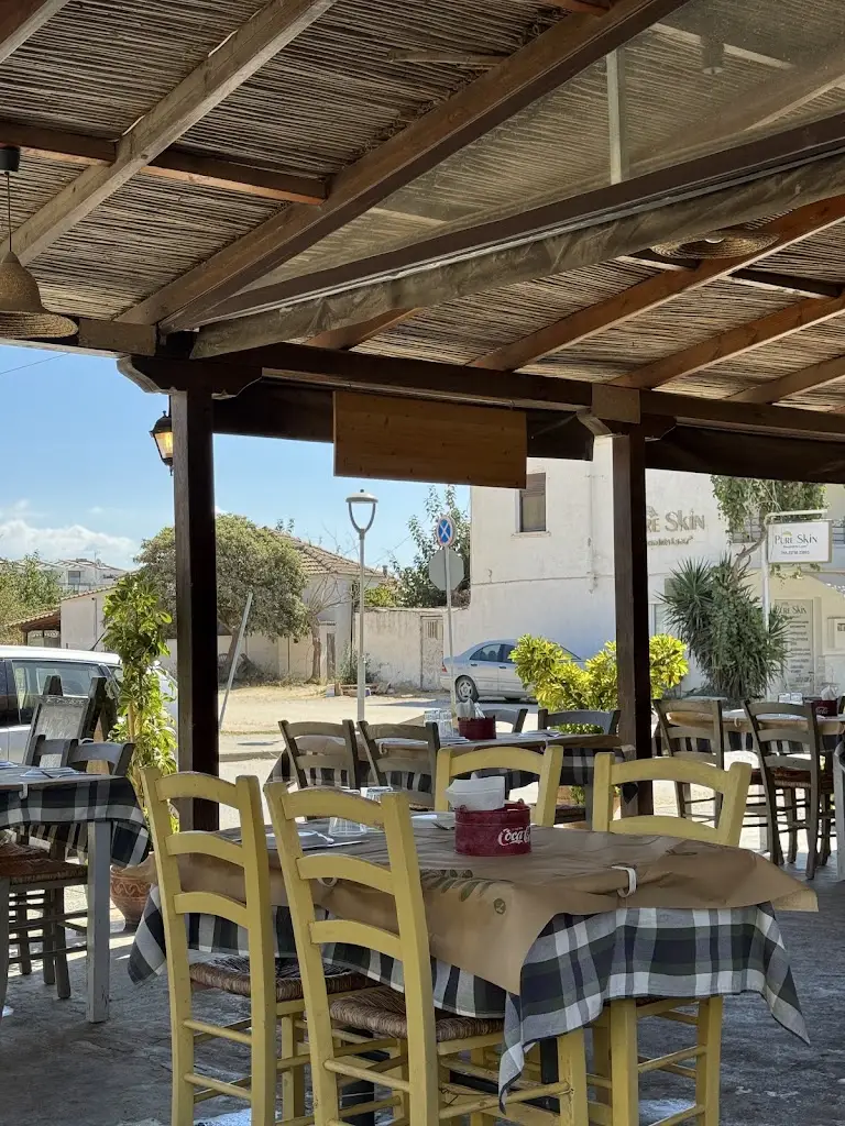 Perasma Taverna_Níkiti_slider_image_3