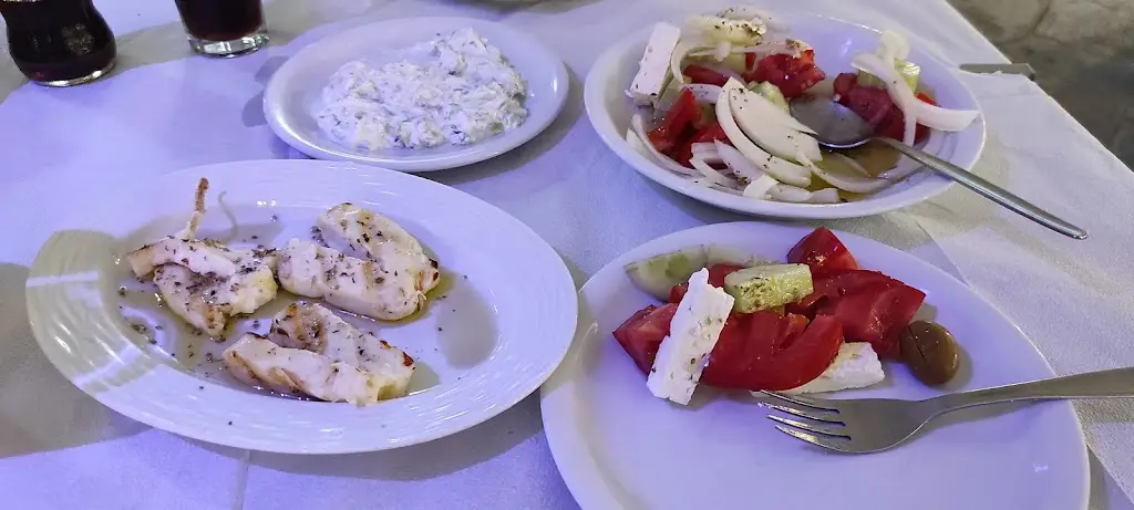 Menü_Restaurant Tria Skalopatia_Níkiti_Bild_6