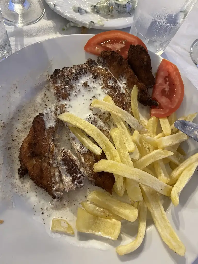 Elena Vera_Restaurant Tria Skalopatia_Níkiti_Bewertung