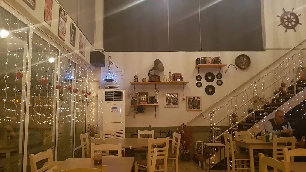 Mana Raki restaurant in Dhafní