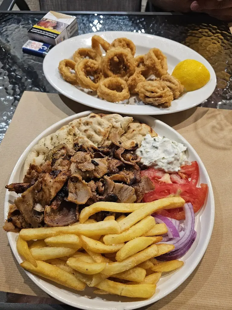 Francis Jay_Restaurant Nikolas Grill_Paralía_review