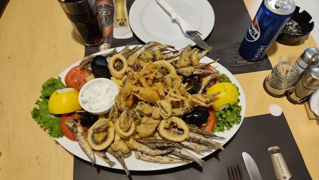 Restaurant Nikolas Grill_Paralía_slider_image_2