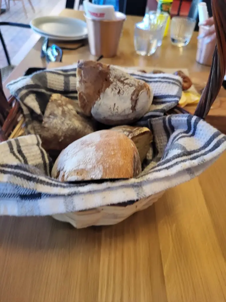 e n_Lupo Nero Restaurant_Péfka_Bewertung