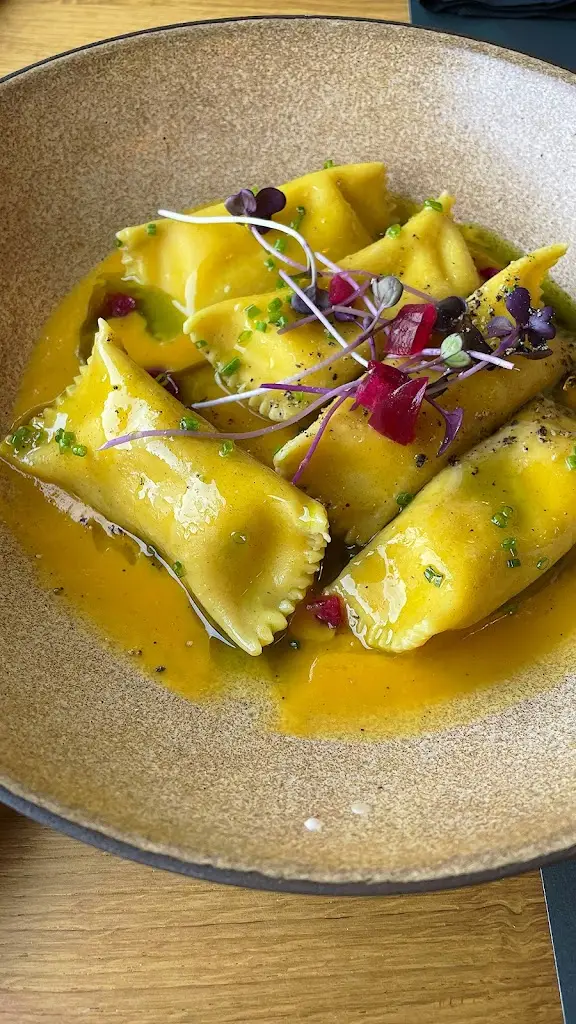 Iana Anghel_Lupo Nero Restaurant_Péfka_Bewertung