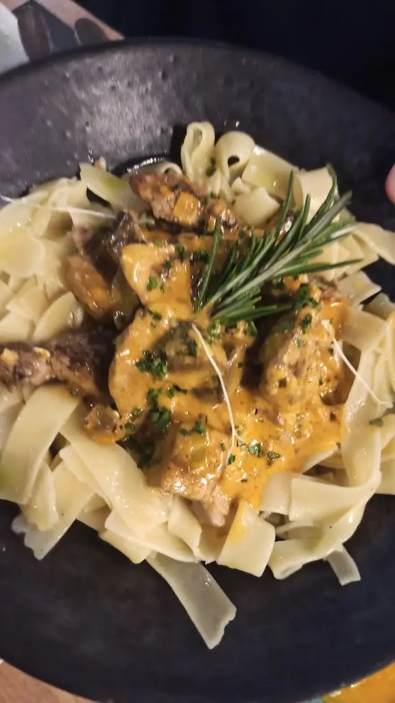 Nikol Zer_Lupo Nero Restaurant_Péfka_Bewertung