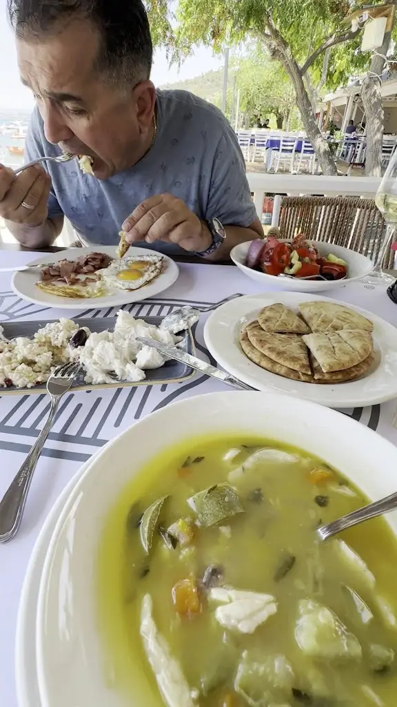 MARE RESTAURANT A TASTE OF THE SEA_Ouranoupolis_slider_image_2