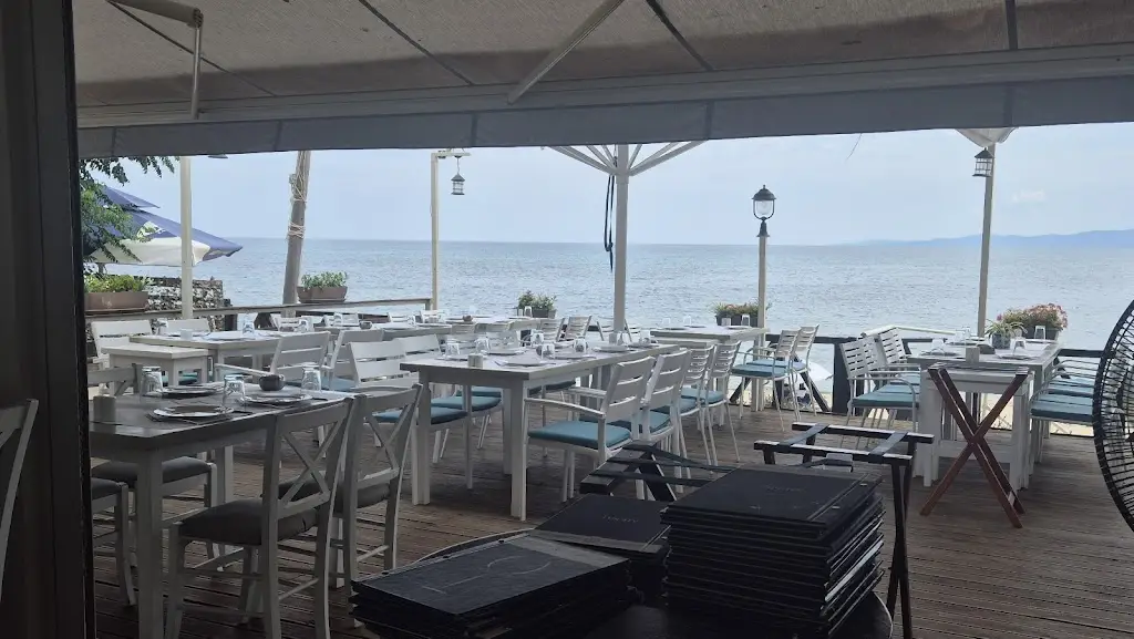 Wolfgang Hoffman_The Golden Hook_Ouranoupolis_review