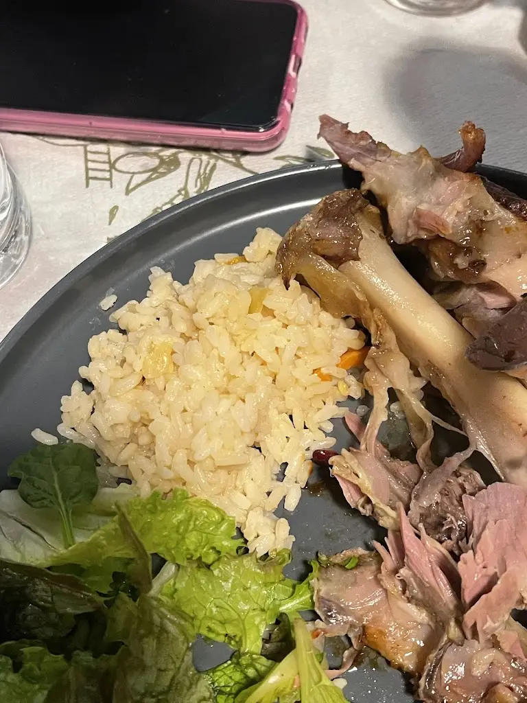 Michaela Charmani_Restaurant 10-11_Dhafní_review