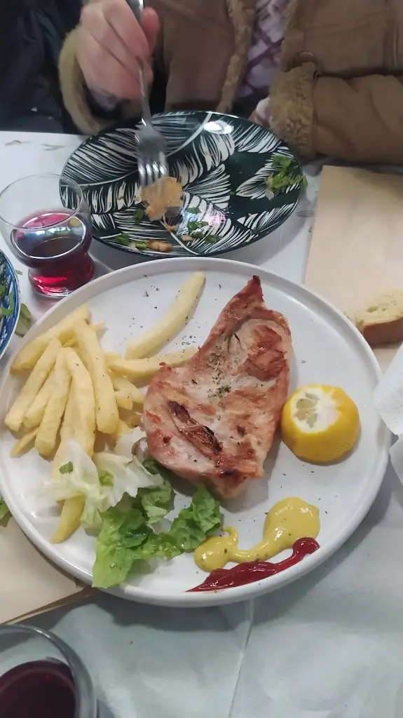 Sotiris pap_Restaurant 10-11_Dhafní_review