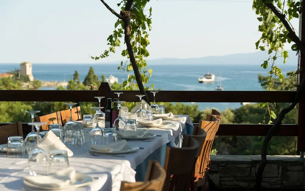 Athos Restaurant Bar_Ouranoupolis_slider_image_1