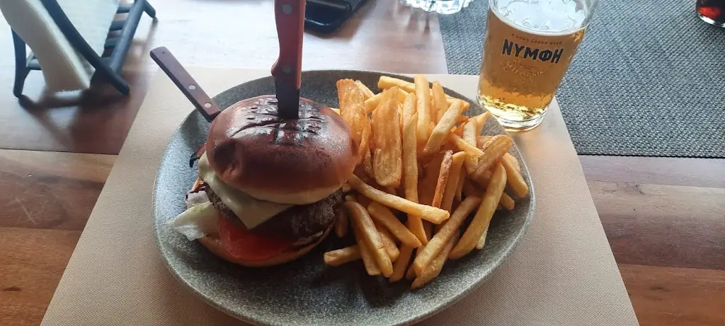 Konstantinos Lazaridis_Mamounia Pizza Steak Burger House_Ouranoupolis_review