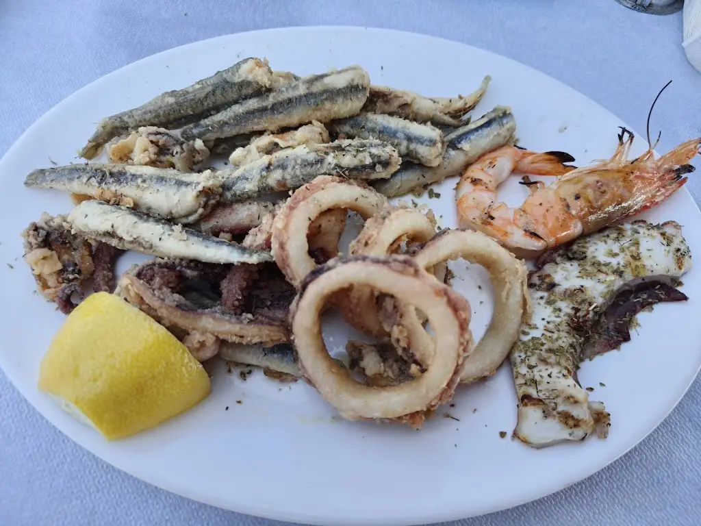 Leon Fella_Traditional Tavern_Ouranoupolis_review