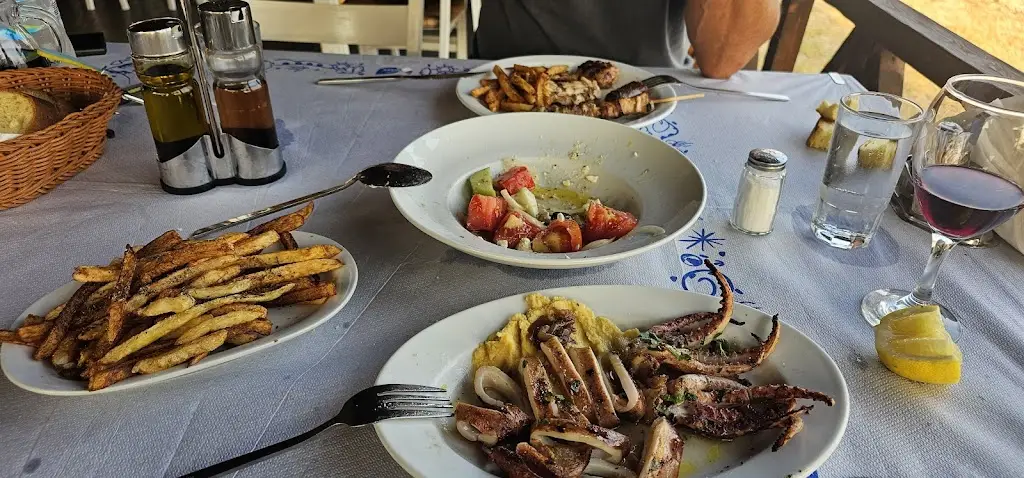 Ljupka Hočevar_Traditional Tavern_Ouranoupolis_review