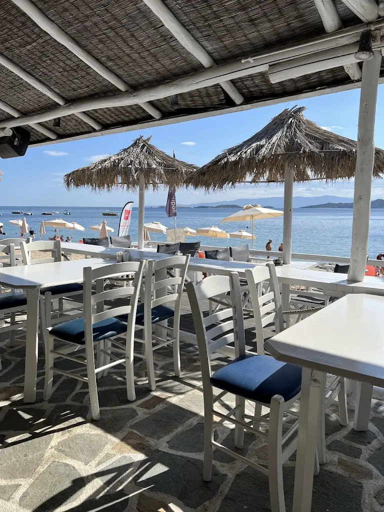 Anastasiia Kotiuzhynska_THALASSA BEACH BAR RESTURANT_Ouranoupolis_review