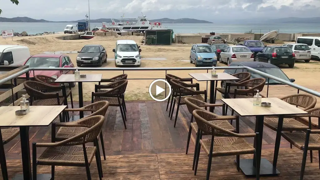 Waves Coffee & Food_Ouranoupolis_slider_image_2