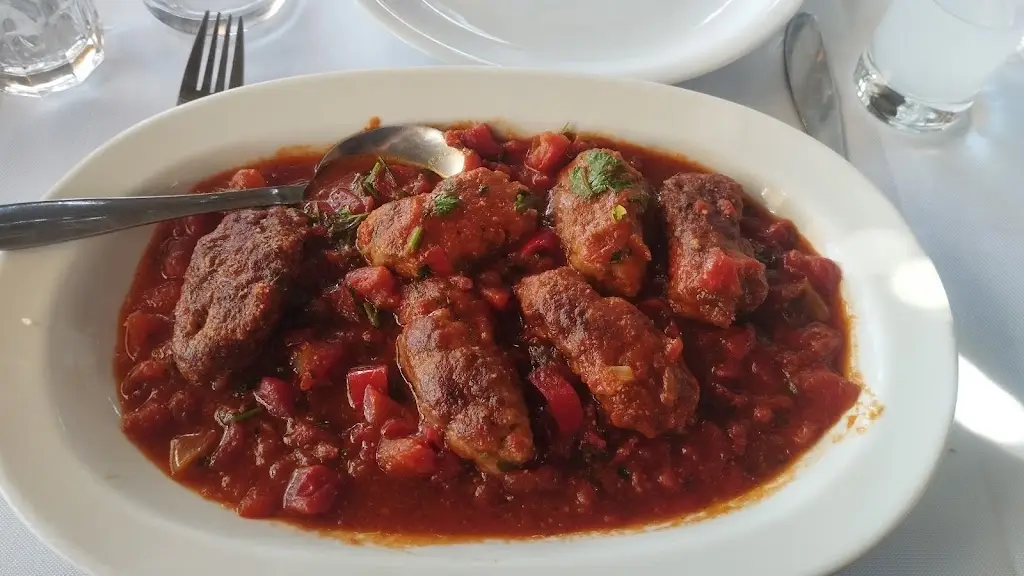 Levente Lantai_Tsipouradiko Aroma Glykanisou_Peraía_recensione