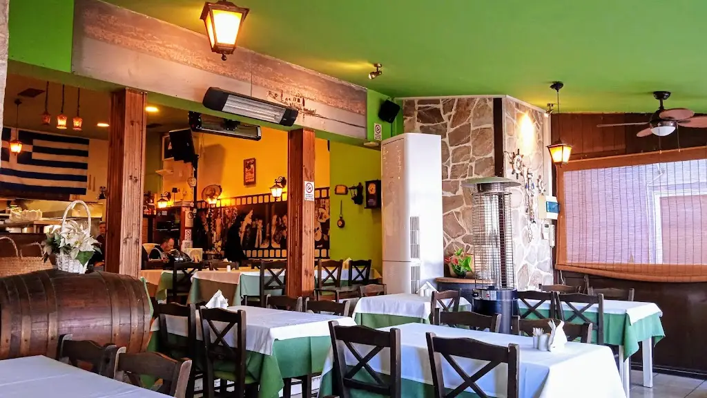 Tsipouradiko Aroma Glykanisou restaurant à Peraía