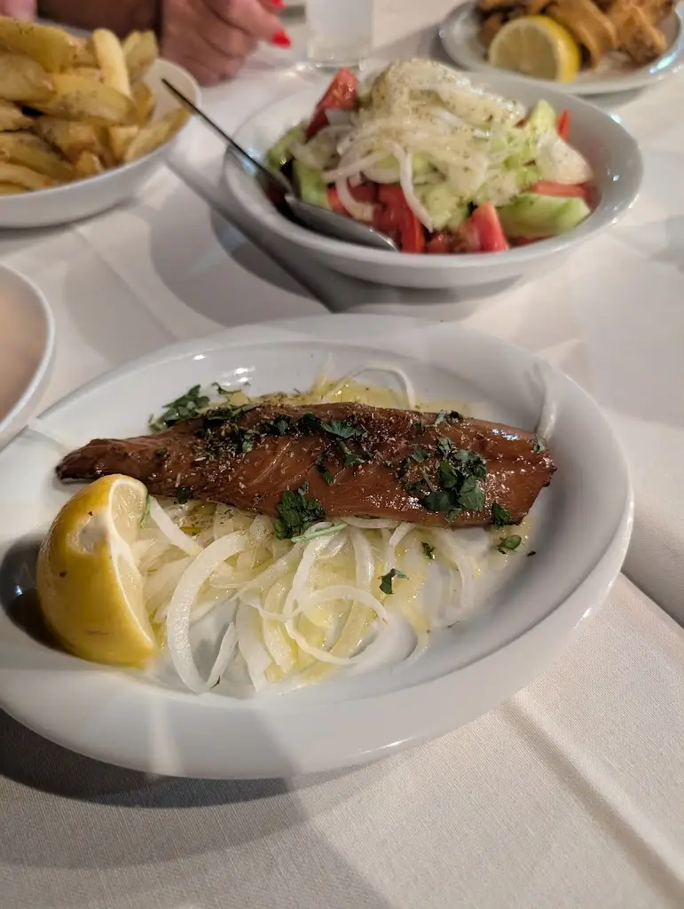 Nick Zandes_Taverna Thalassopoulia_Peraía_avis