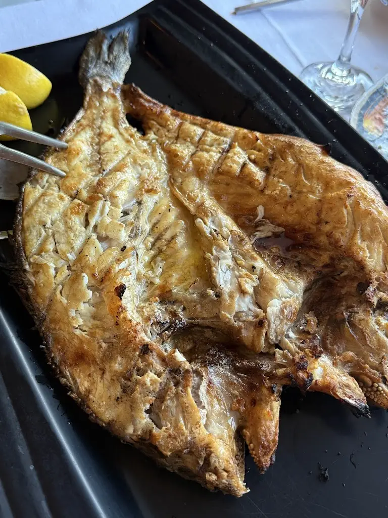 лиза Олюкова_Bakalis_Pefkochóri_review