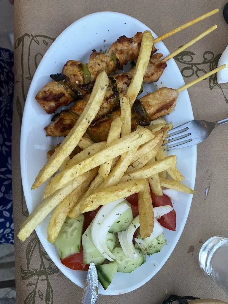 mariia_Makis Tavern_Pefkochóri_review