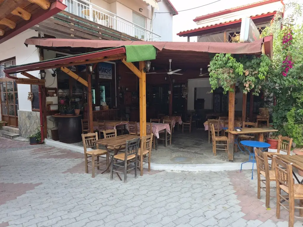 Makis Tavern_Pefkochóri_slider_image_3