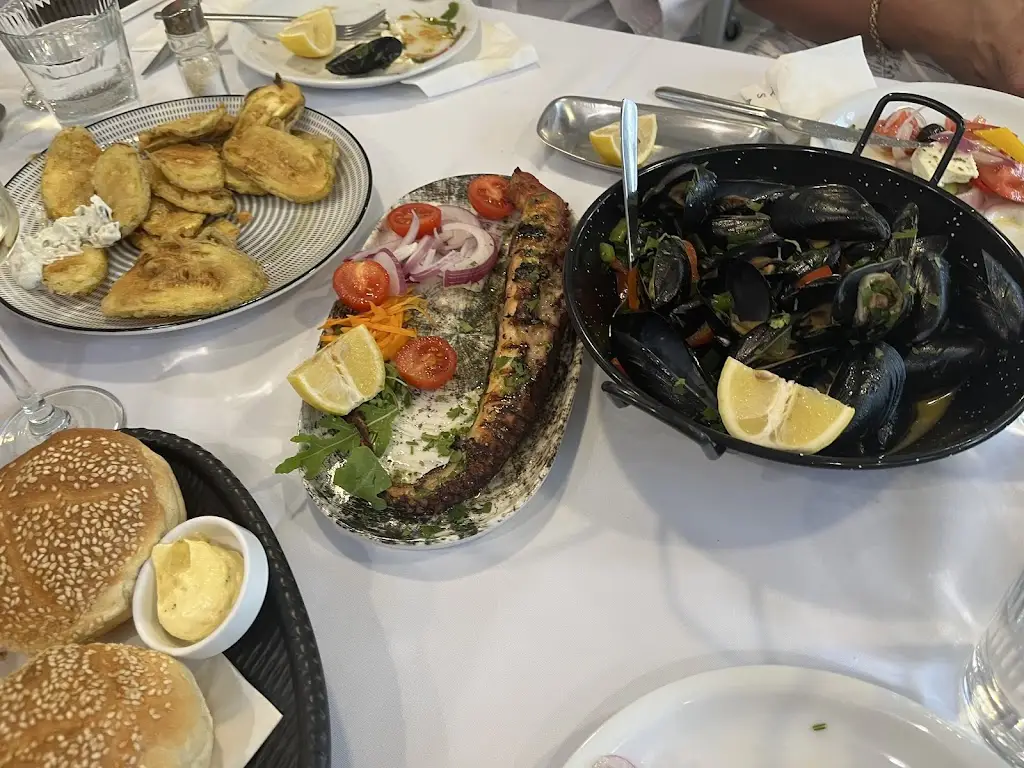 Fish Tavern Tsaparis_Pefkochóri_slider_image_3