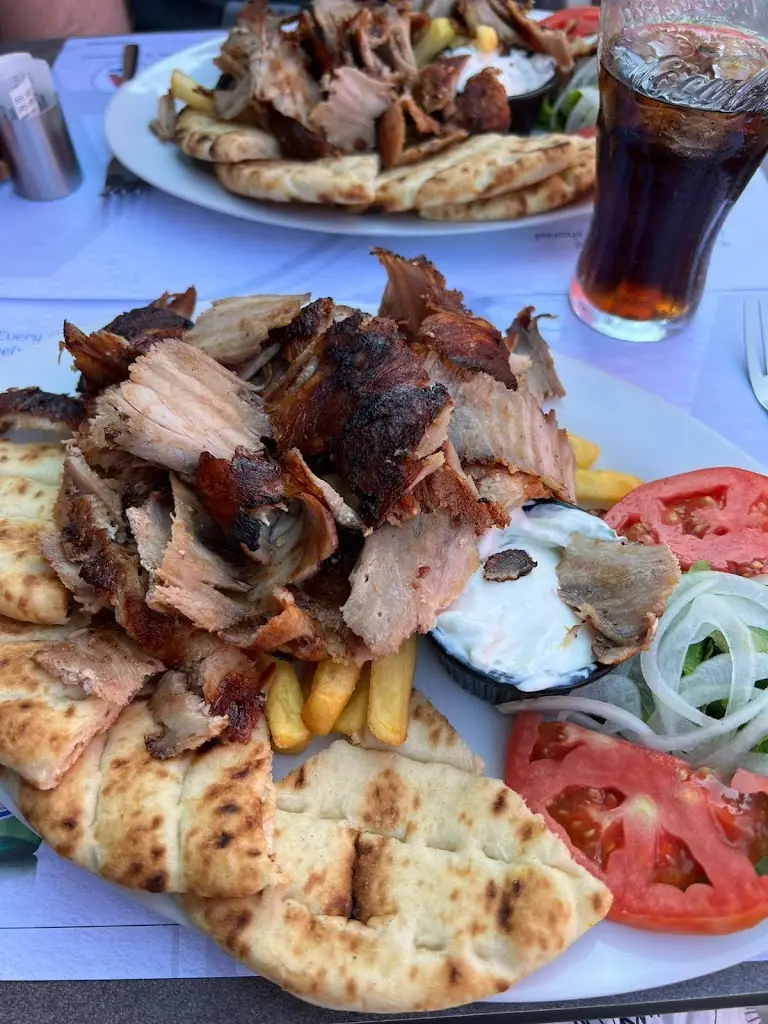 Jack Hughes_Marios Family_Pefkochóri_review