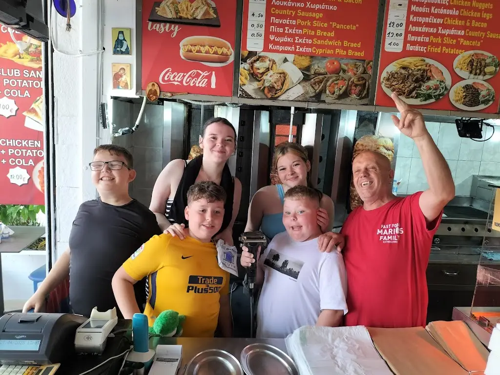 Michael Cartwright_Marios Family_Pefkochóri_review